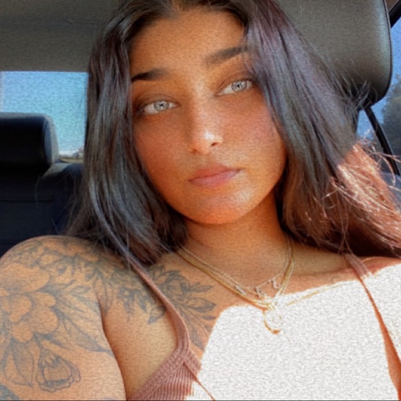 Meet your Posher, Sav - Picture 1 of 5